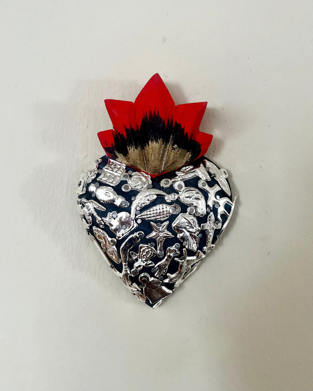 Mexican Milagro Sacred Heart - Black